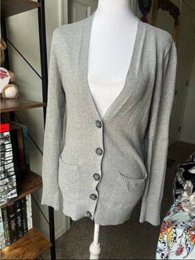 Women’s Hollister Gray V-Neck Button Cardigan Sweater Medium